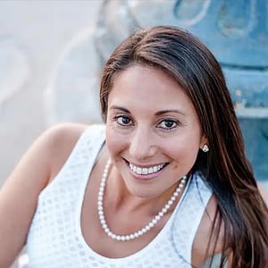 Dr. Mariza Snyder | Women's Hormone Practitioner, Author & Essential Oils Therapist